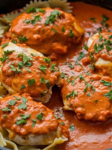 Chicken Paprikash Recipe – Juicy chicken simmered in a rich, creamy paprika sauce, garnished with fresh parsley and served over egg noodles. A classic Hungarian comfort food dish.